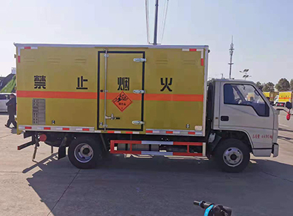 游仙爆破器材运输车工人安全操作规范与智能技术保障
